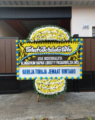 Papan Bunga Duka di Muna Barat